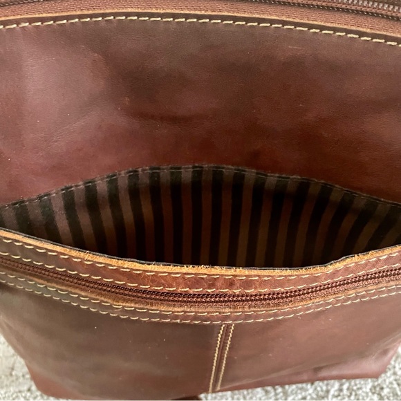 Jack Georges voyager brown leather cross body bag. Adjustable strap. Like New! - Picture 5 of 8